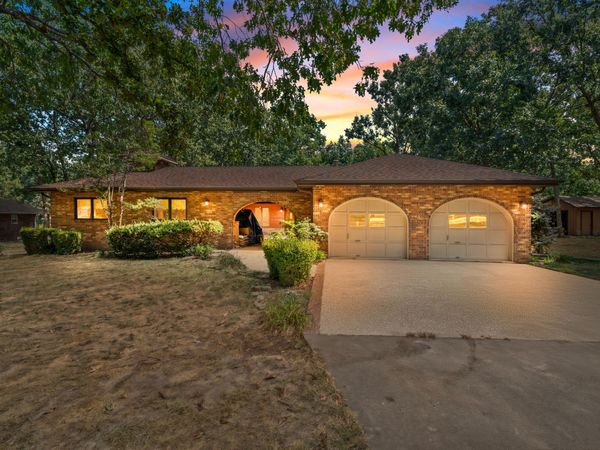 1740 Briarwood Drive , Marshfield, MO 65706