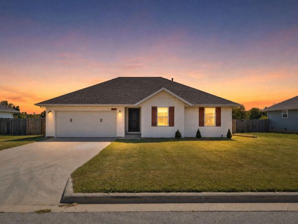 472 S Ethan Avenue , Republic, MO 65738