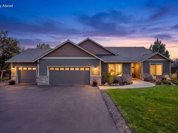 1890 Murrelet Drive, Redmond, OR 97756