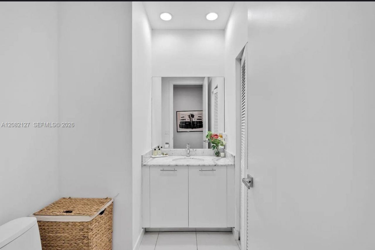 951 Brickell Ave , Unit 4111, Miami, FL 33131 Photo