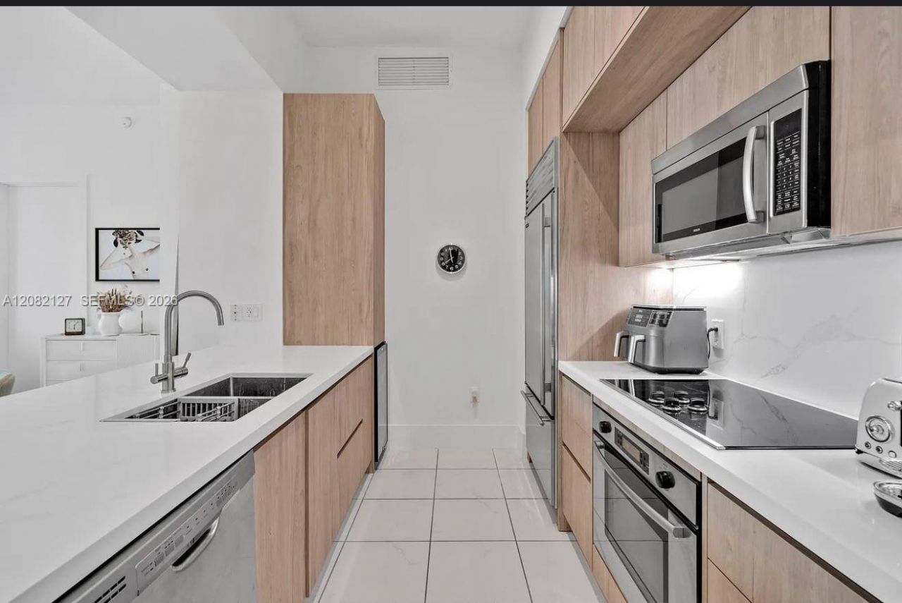 951 Brickell Ave , Unit 4111, Miami, FL 33131 Photo