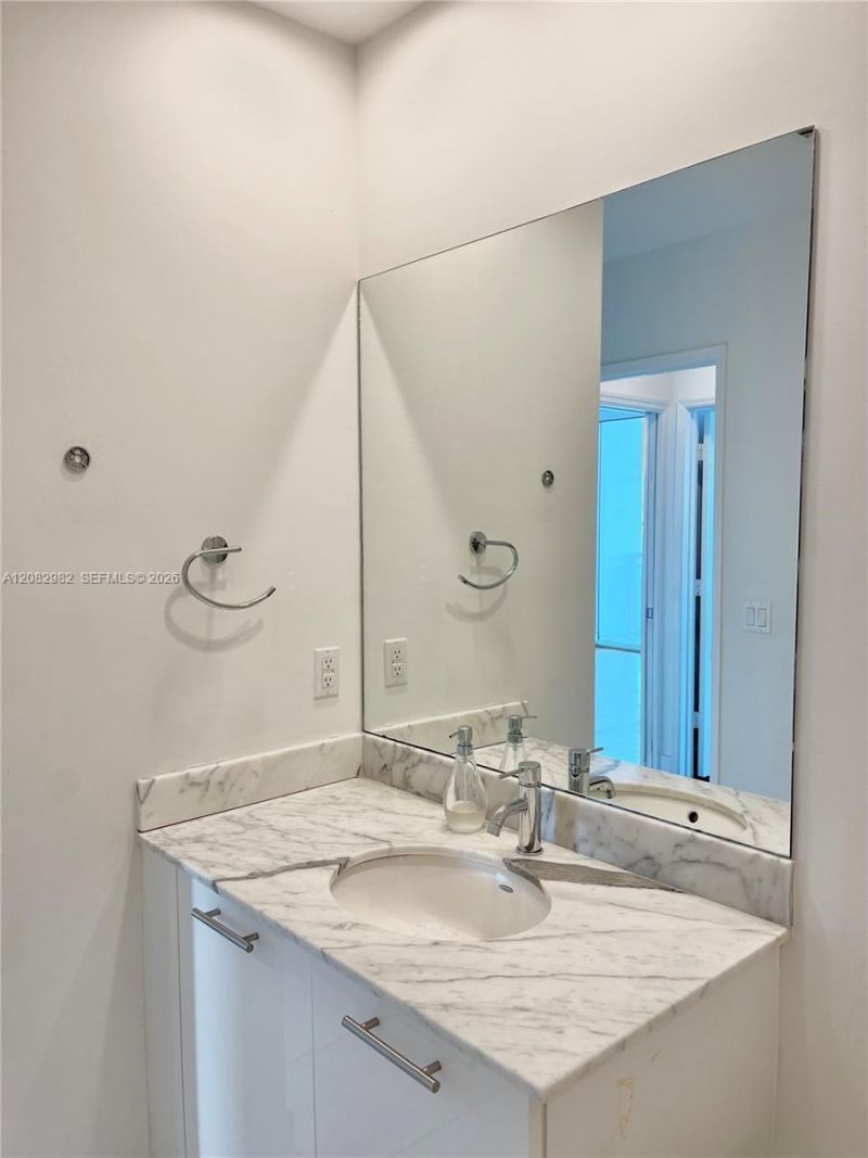 950 Brickell Bay Dr , Unit 4908, Miami, FL 33131 Photo