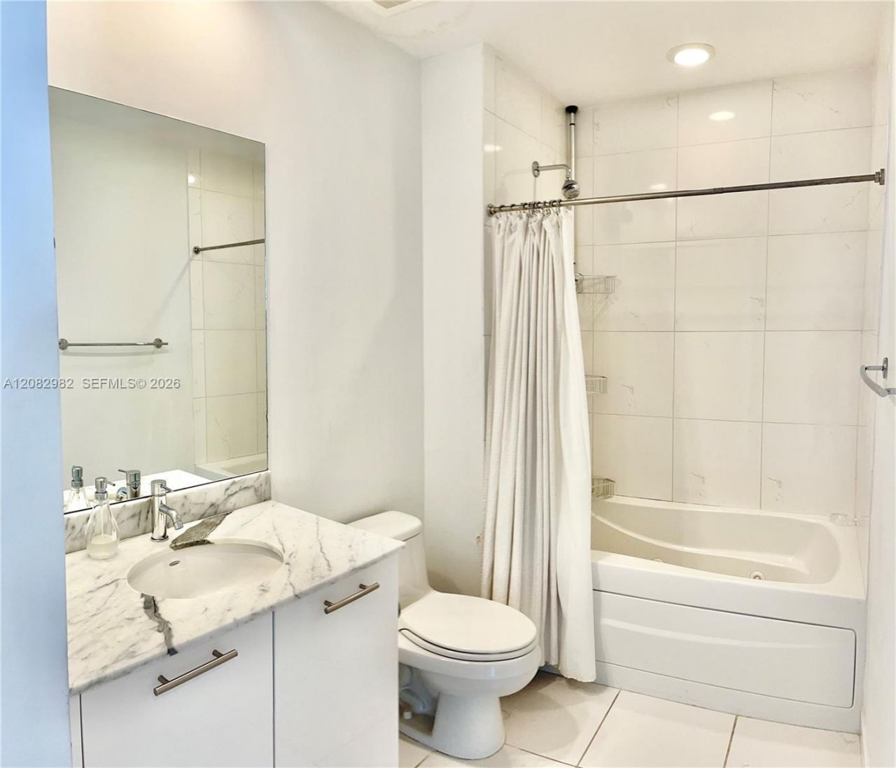 950 Brickell Bay Dr , Unit 4908, Miami, FL 33131 Photo