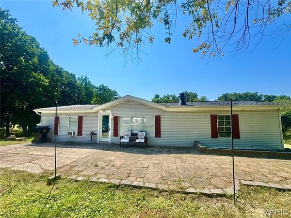 154 Country Drive , Winfield, MO 63347