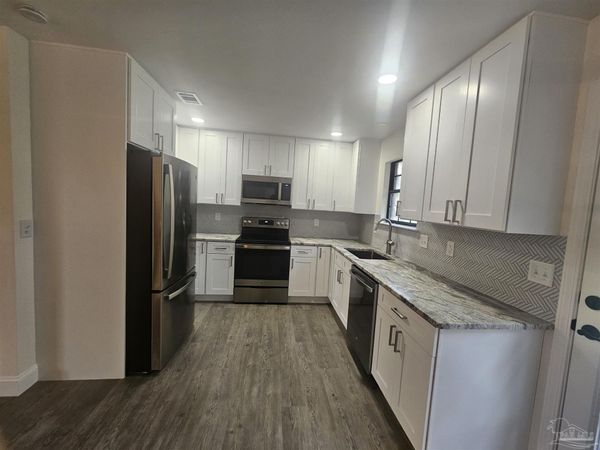 6154 Forest Pines Dr, Pensacola, FL 32526