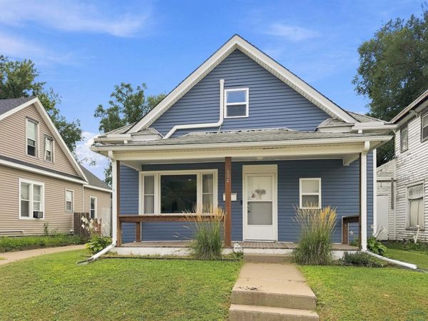 604 W 3rd St, Sioux City, IA 51103