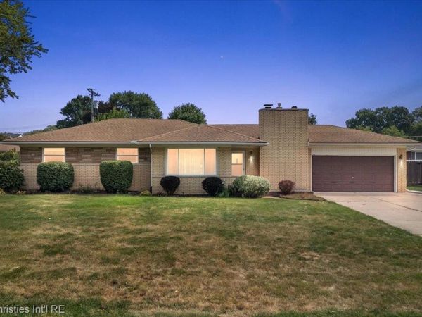 37674 Andrew Drive, Sterling Heights, Mi 48312
