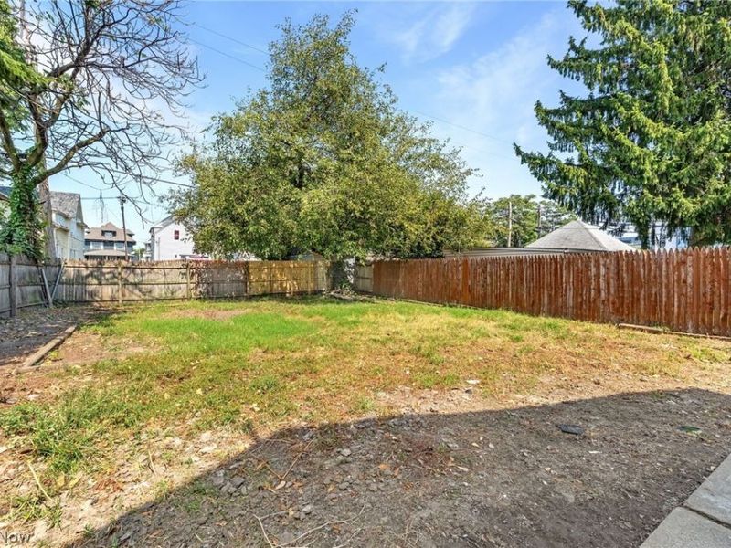 2612 Daisy Avenue, Cleveland, OH 44109 Photo 29