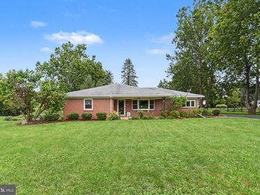 406 W SIDDONSBURG ROAD, DILLSBURG, PA 17019