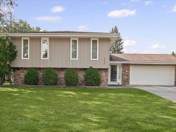 1609 Erin Drive, Normal, IL 61761