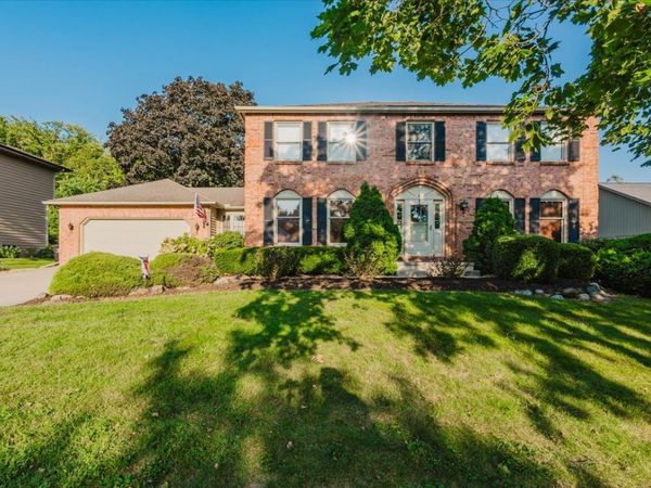4 Inverness Drive , Bloomington, IL 61701
