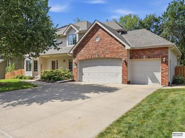 1210 MacArthur Drive, Papillion, NE 68046