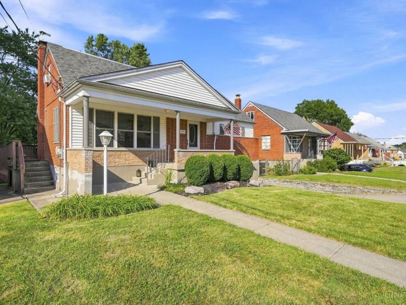 5592 North Glen Road, Green Township, OH 45248 Photo 2