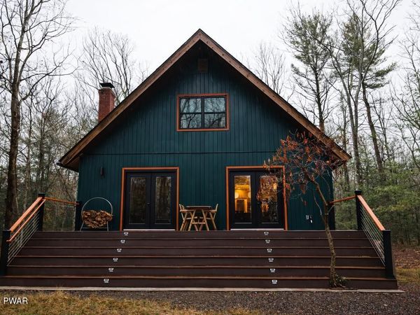 173 Shiny Mountain Road , Greentown, PA 18426