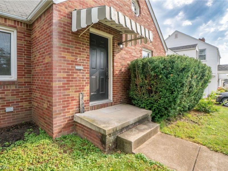 1209 Spangler Road NE, Canton, OH 44714 Photo 2