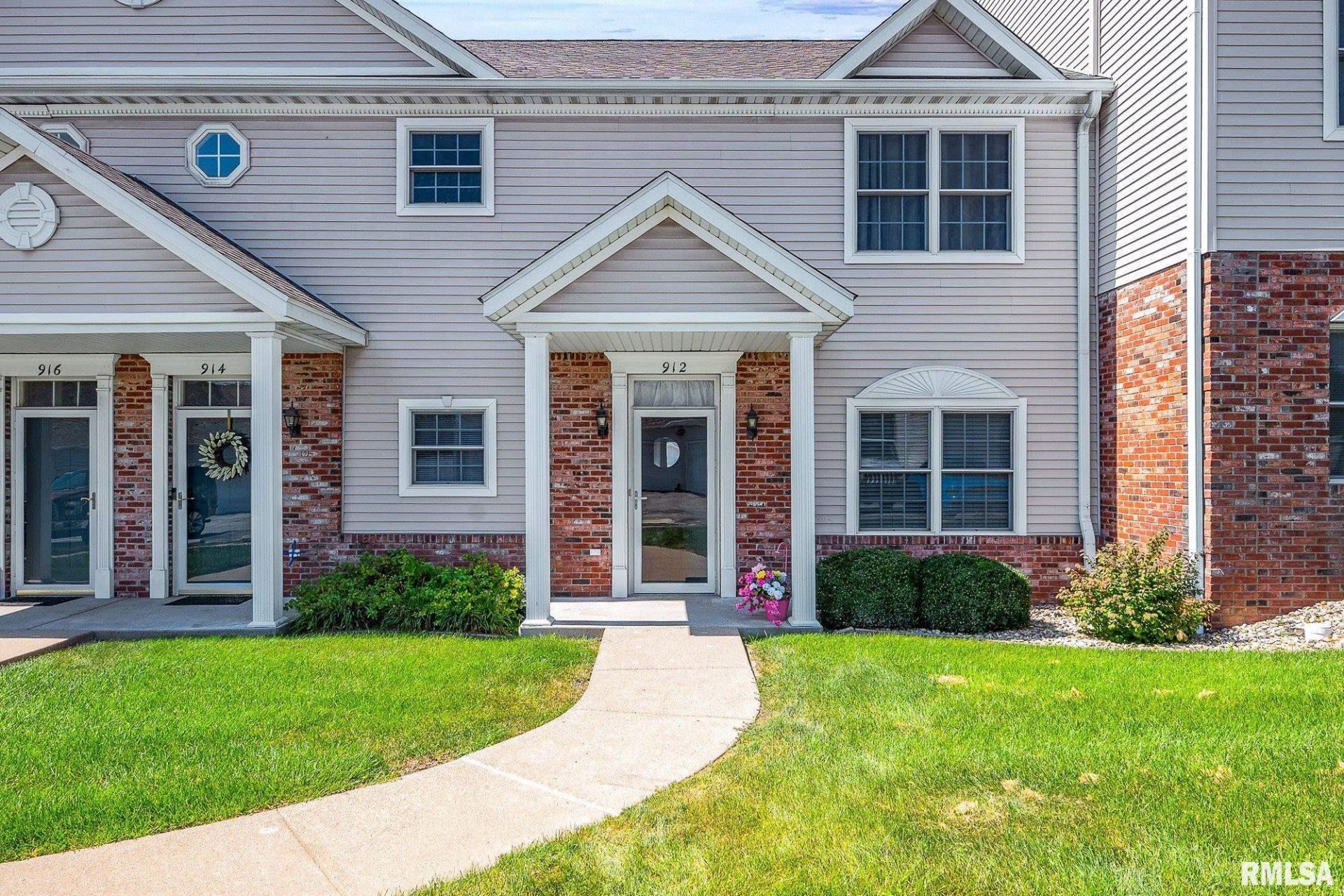912 W Trailcreek Drive, Unit 912, Peoria, IL 61614 Main Photo
