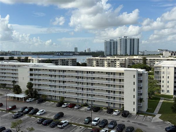 18011 Biscayne Blvd , Unit 905, Aventura, FL 33160
