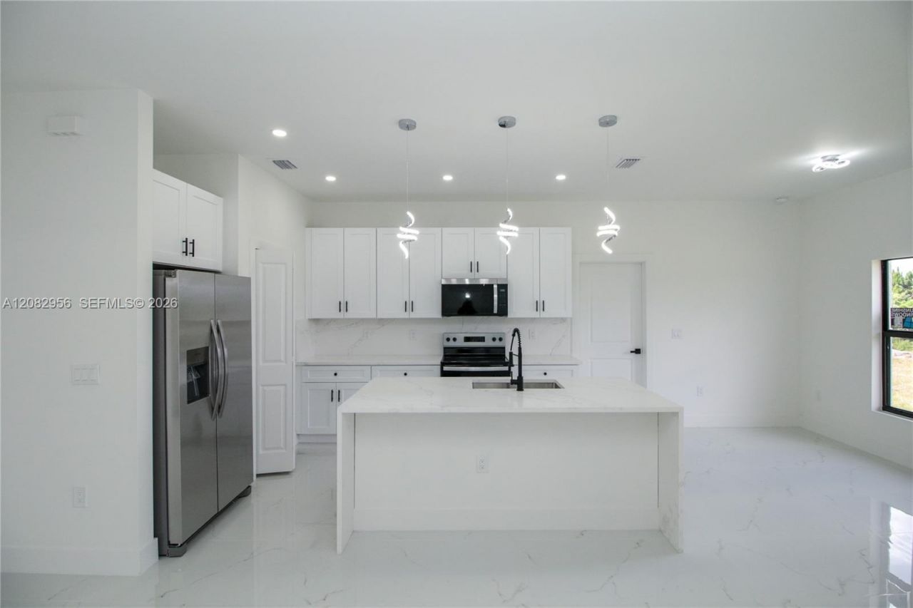 943 Commodore St, Lehigh Acres, FL 33974 Photo