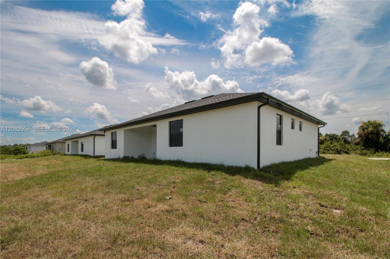 943 Commodore St, Lehigh Acres, FL 33974 Photo