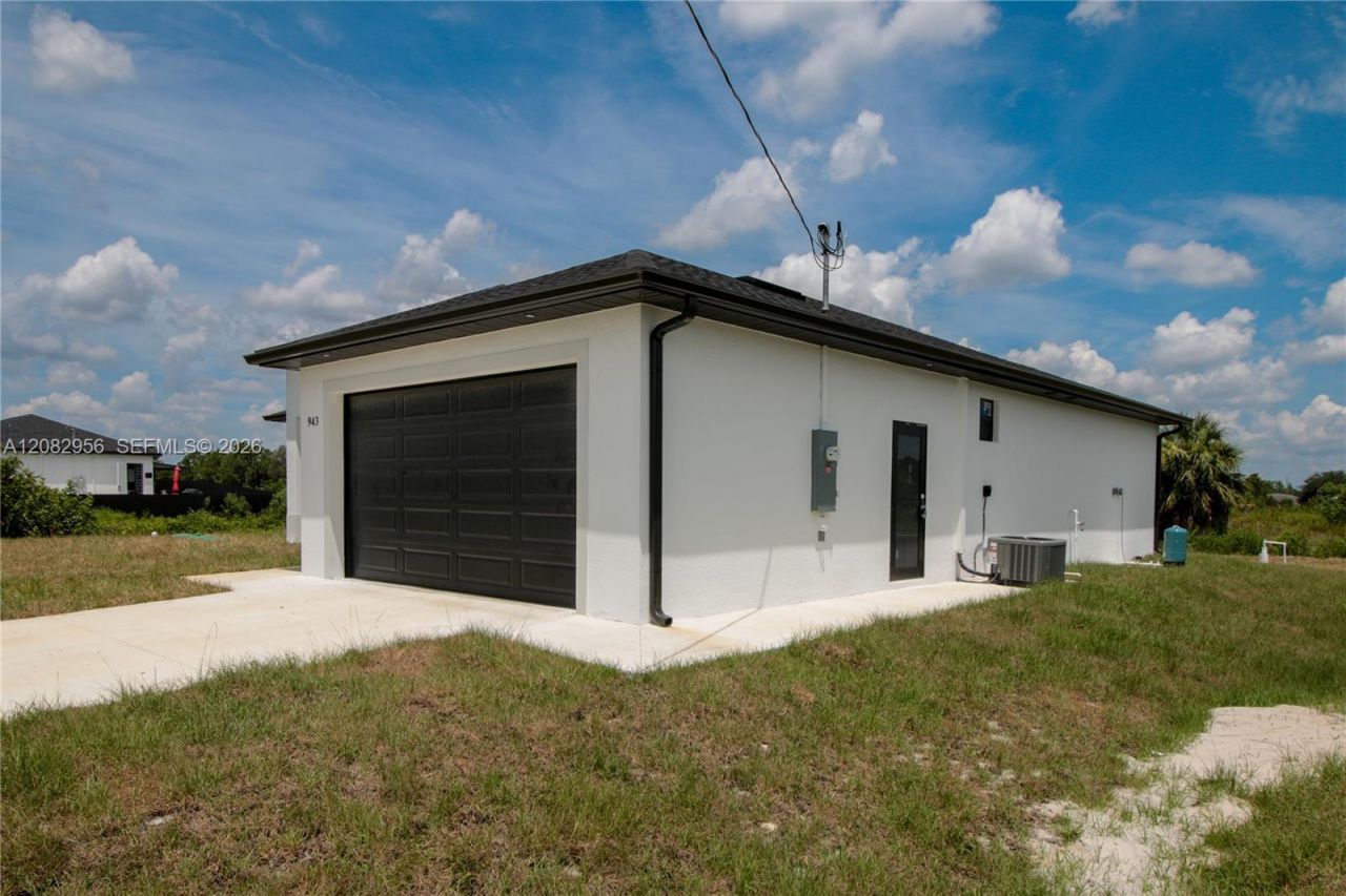 943 Commodore St, Lehigh Acres, FL 33974 Photo