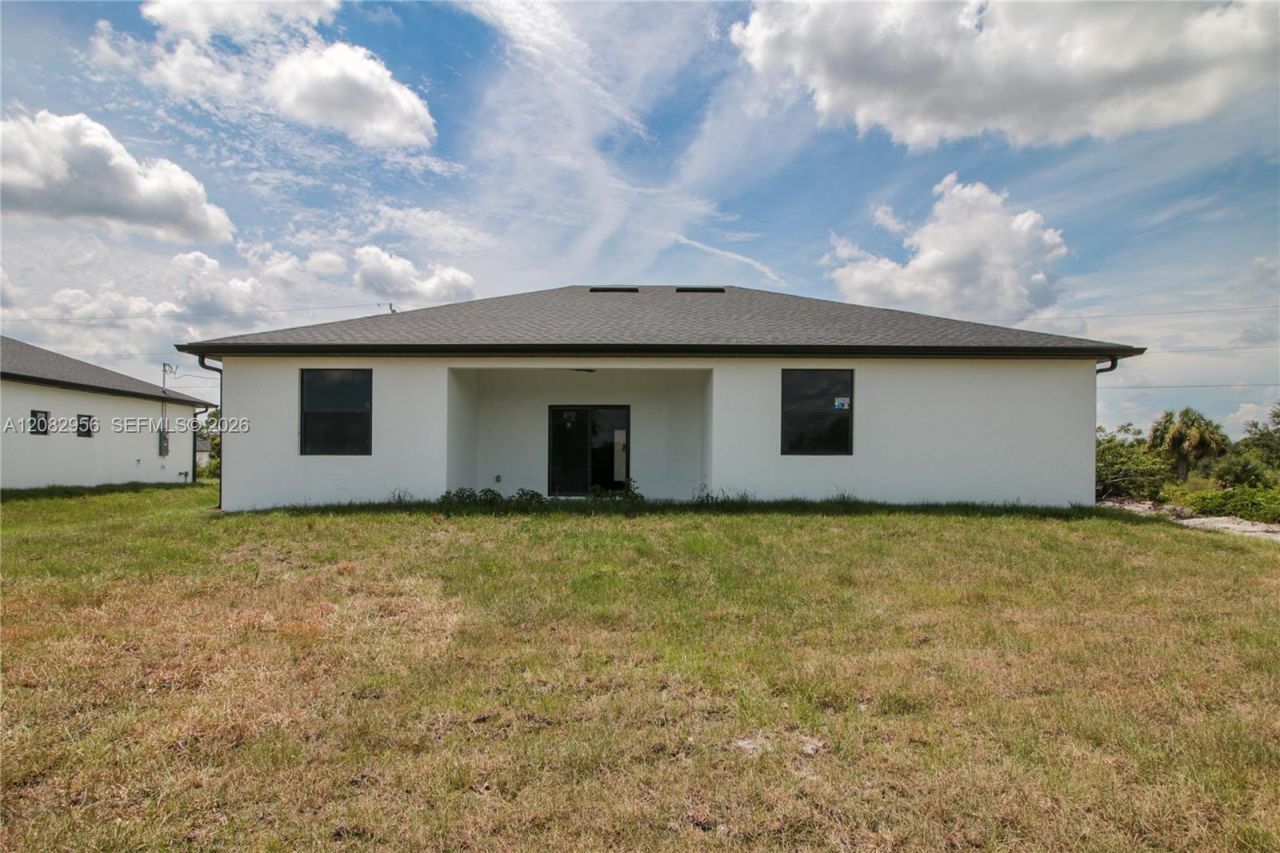 943 Commodore St, Lehigh Acres, FL 33974 Photo