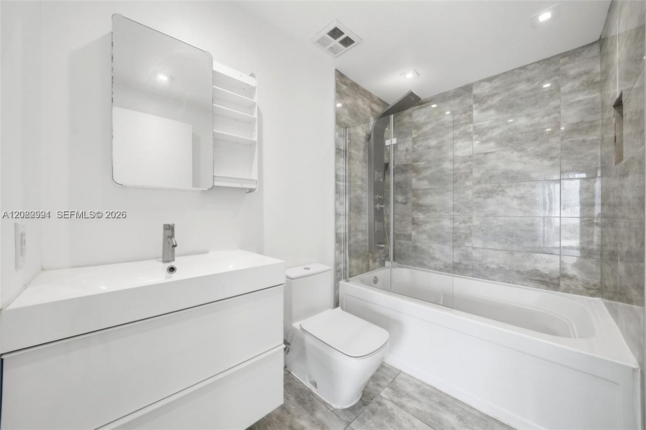 10 SW South River Dr , Unit 804, Miami, FL 33130 Photo