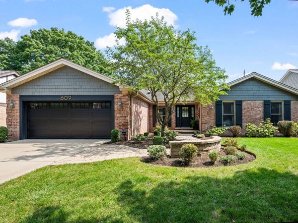609 N Carlyle Lane , Arlington Heights, IL 60004