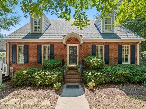 518 Tanners Park Court , Winston-Salem, NC 27101