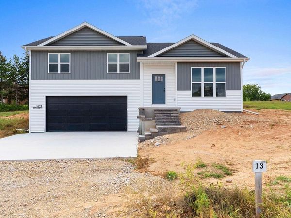 1824 SOUTHLAND LANE, New London, WI 54961