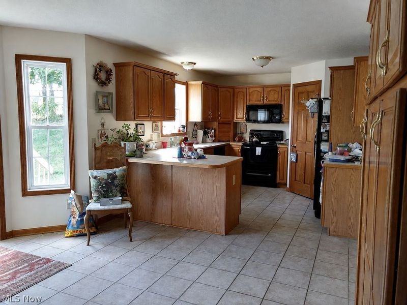 3109 Castle West Circle NW, Massillon, OH 44647 Photo 8