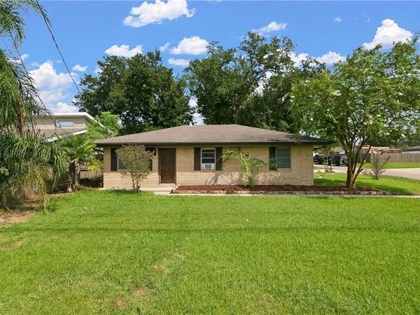 227 BARTON Avenue , Luling, LA 70070
