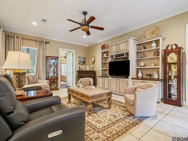 5484 Greens Ct, Gonzales, LA 70737