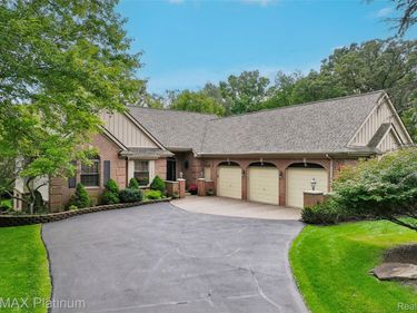 10688 Eagle Ravine Drive , Brighton Township, Mi 48114