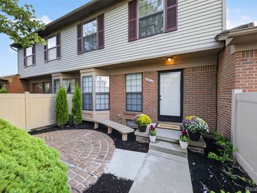 38902 Country Circle , Unit 16, Farmington Hills, Mi 48331