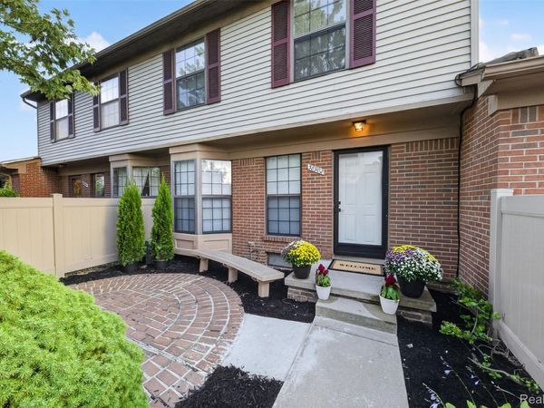 38902 Country Circle , Unit 16, Farmington Hills, Mi 48331