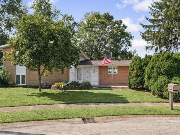 1527 S Pointe Drive, Rantoul, IL 61866
