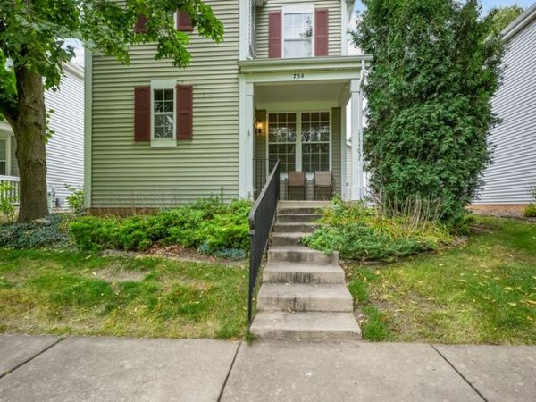 754 GOLDEN OAK Circle, Crystal Lake, IL 60014