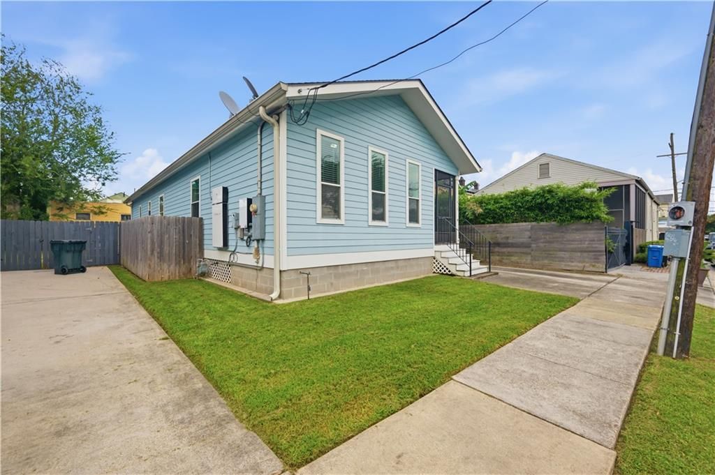 1813 TOLEDANO Street New Orleans, LA 70115