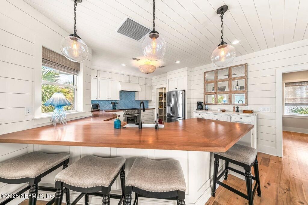 1960 Beach Avenue, Atlantic Beach, FL 32233 Photo