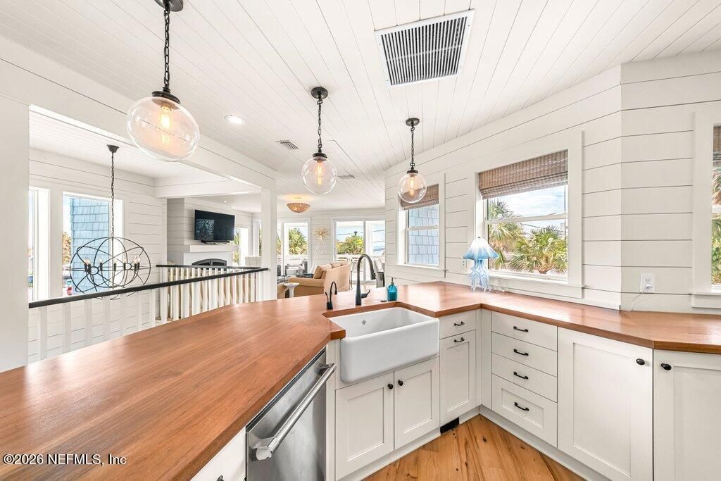 1960 Beach Avenue, Atlantic Beach, FL 32233 Photo