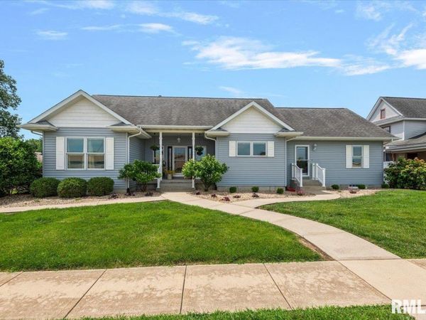 110 E PLEASANT Street, Taylorville, IL 62568