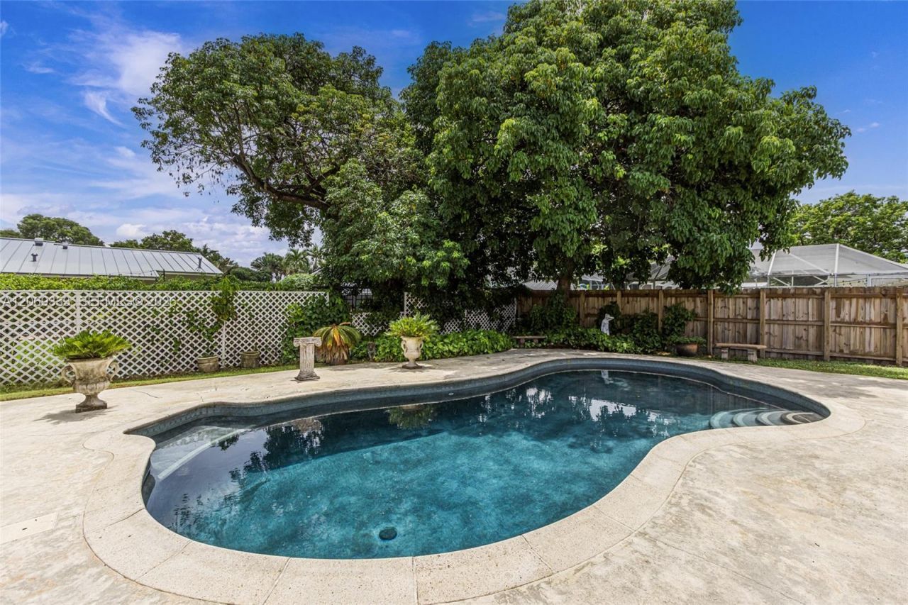 8460 SW 201st St, Cutler Bay, FL 33189 Photo