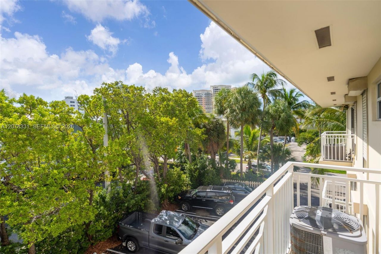 255 Sunrise Dr , Unit 309, Key Biscayne, FL 33149 Photo