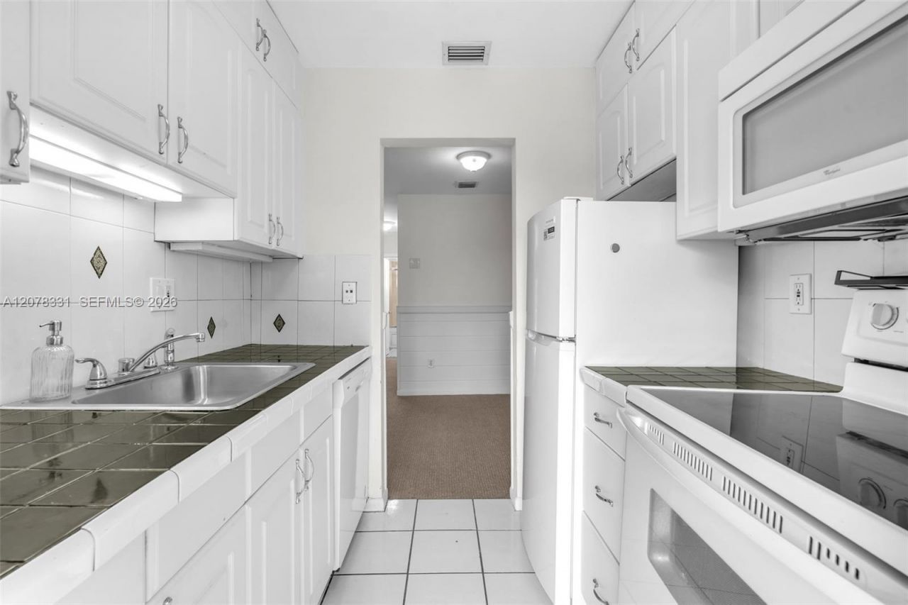 255 Sunrise Dr , Unit 309, Key Biscayne, FL 33149 Photo