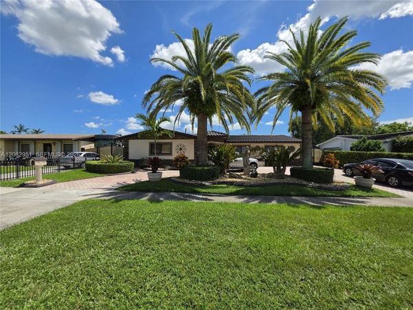 8450 NW 178th St , Hialeah, FL 33015