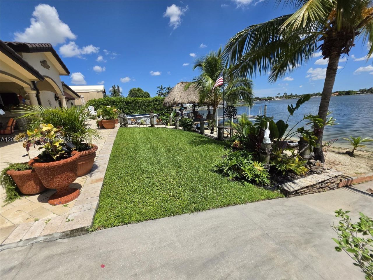 8450 NW 178th St, Hialeah, FL 33015 Photo
