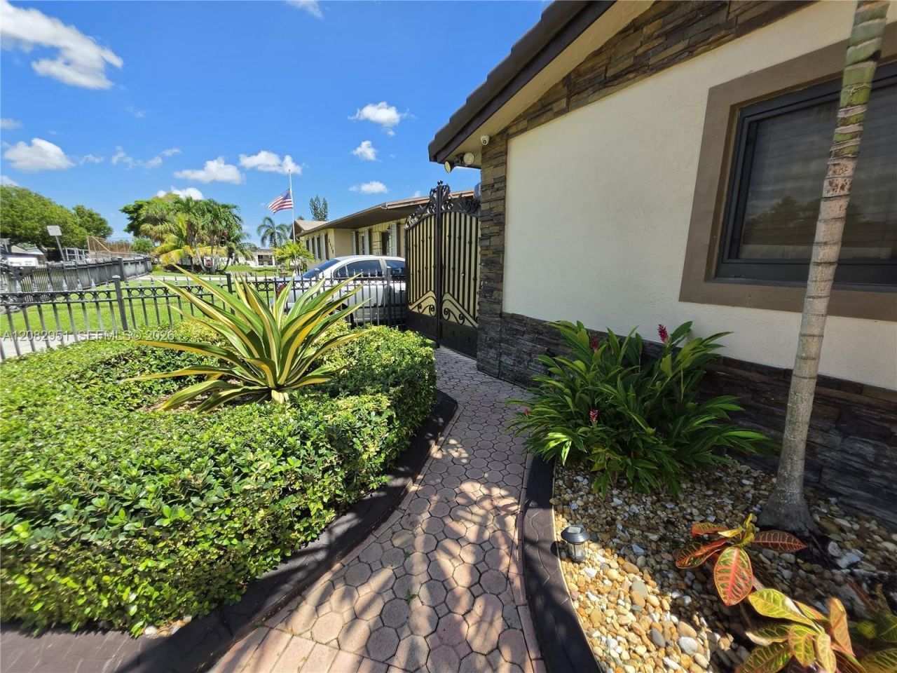 8450 NW 178th St, Hialeah, FL 33015 Photo