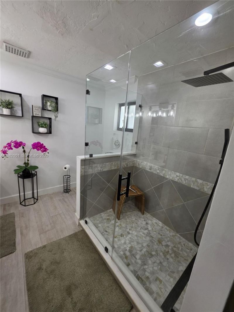 8450 NW 178th St, Hialeah, FL 33015 Photo