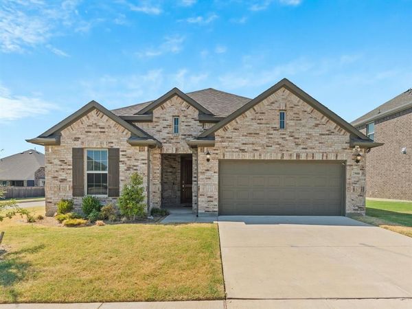 2900 Long Slope Road, Arlington, TX 76001