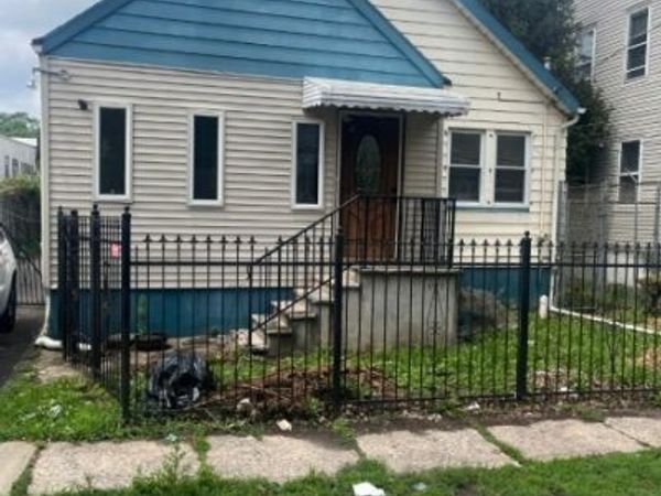 35 Chestnut Ave, Irvington, NJ 07111